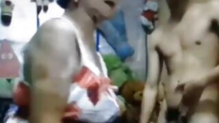 बोसोमी गडद केसांचा सेक्स पॉट बेडरूममध्ये तिच्या माणसाला सुपर गरम खोल घसा देतो